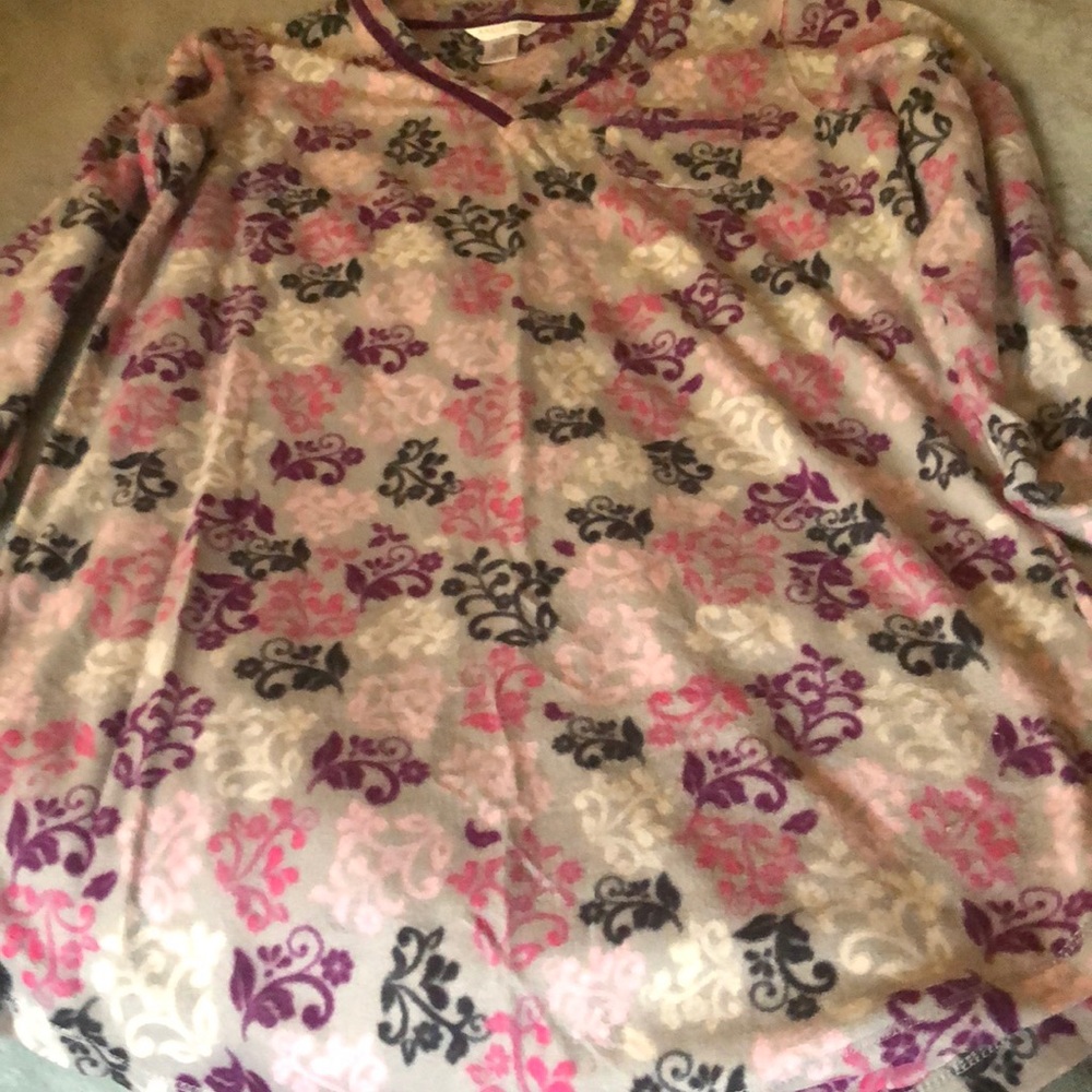 NWOT Floral Patterned Long Sleeve fleece nightgown